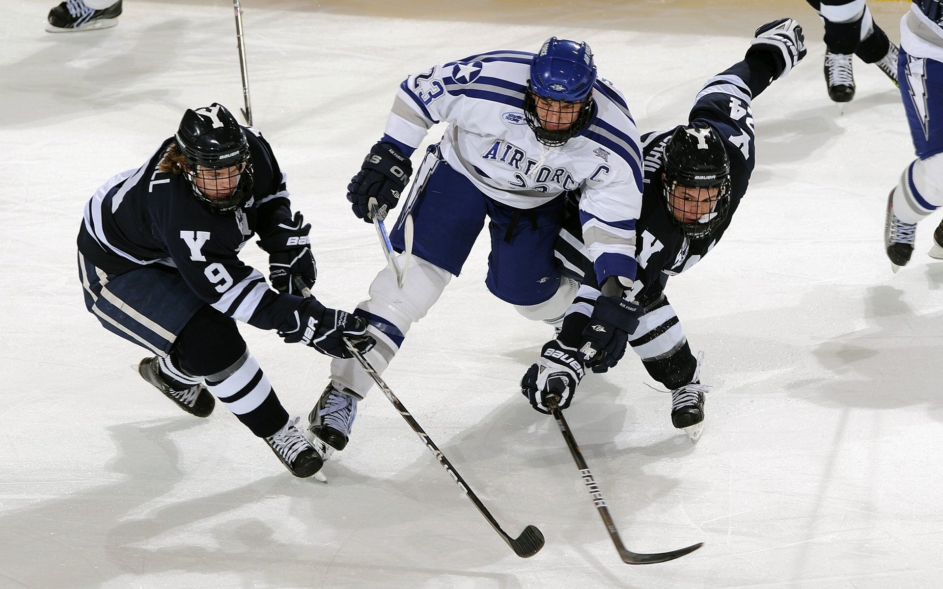 范弗利特点燃美加墨之夜，当篮球之火照亮足球大陆