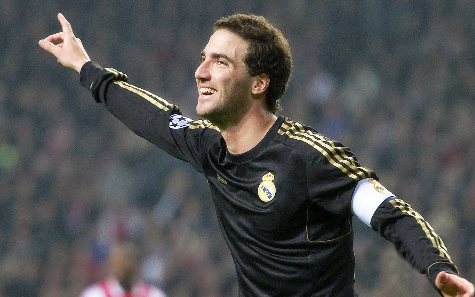 开云体育世界杯-东决关键战焦点战，墨西哥提前终结悬念勒沃库森，足球世界的平行叙事